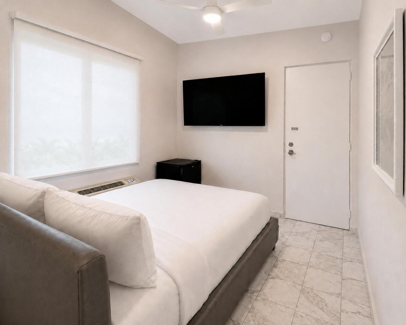 Coastal Compact Room
