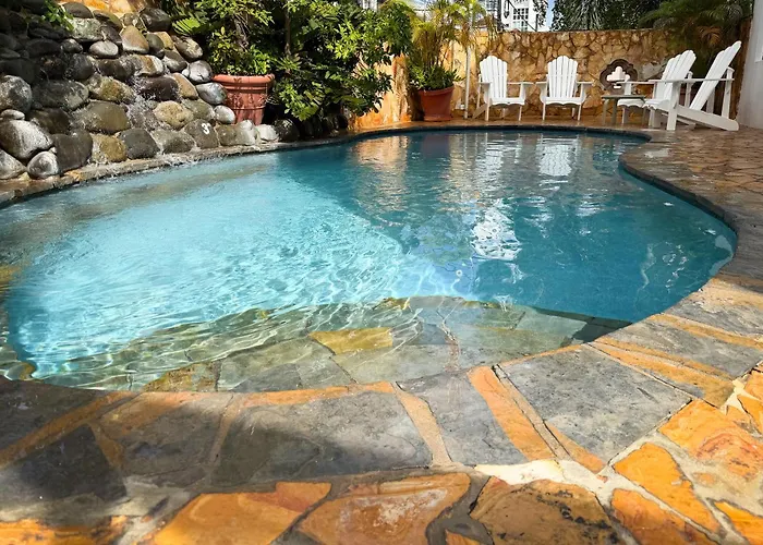 Hotel with pool: At Wind Chimes Boutique Hotel